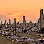 Cozy Flat Next To The Sea In Bibione-beahost * Бибионе