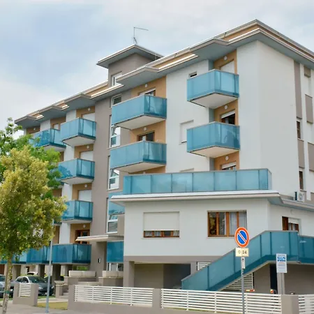 Cozy Flat Next To The Sea In Bibione-beahost Апартаменти Бібіоне