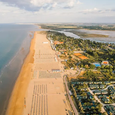 Cozy Flat Next To The Sea In Bibione-beahost Бібіоне